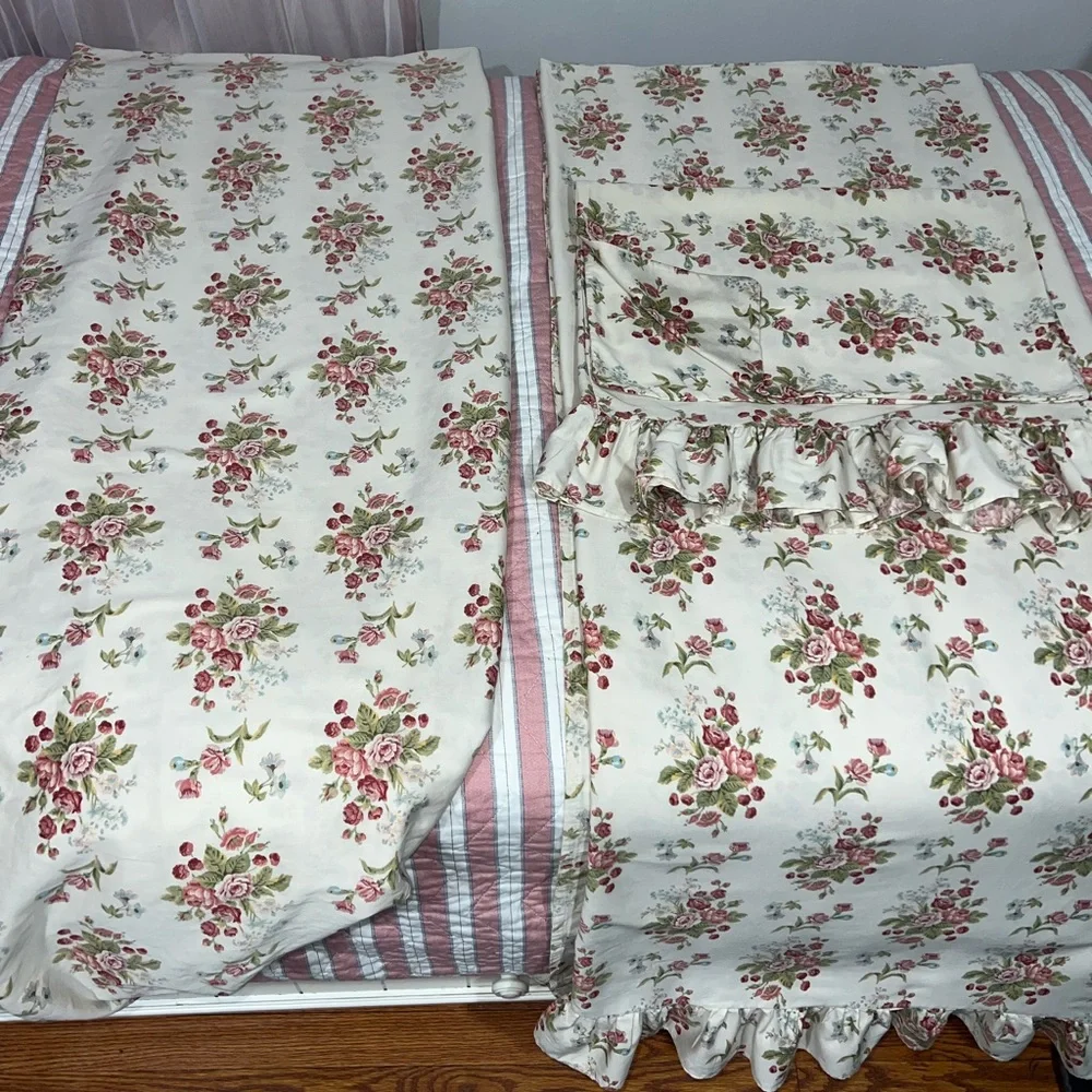 Ralph Lauren Emily Anne Ruffled Queen Sheet Set- 2 Pillowcases,1 Flat,1 Fitted